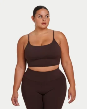 Crop top incontournable pour femme – marron ardoise Crop top incontournable pour femme – marron ardoise