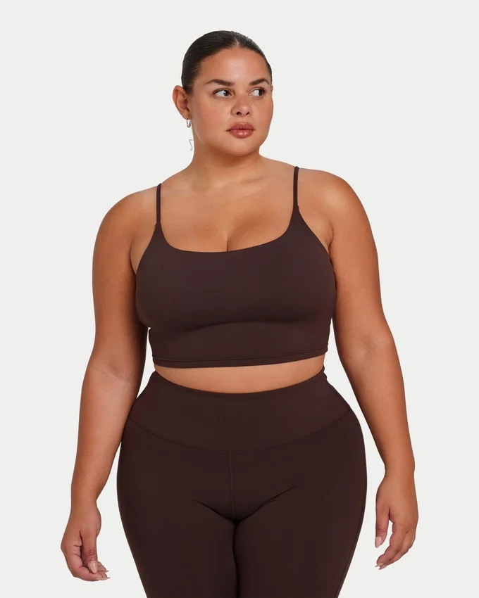 Crop top incontournable pour femme – marron ardoise Crop top incontournable pour femme – marron ardoise