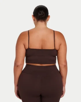 Crop top incontournable pour femme – marron ardoise Crop top incontournable pour femme – marron ardoise