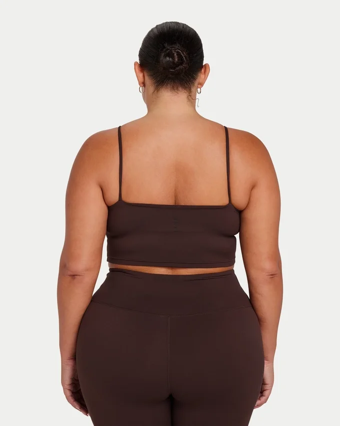 Crop top incontournable pour femme – marron ardoise Crop top incontournable pour femme – marron ardoise