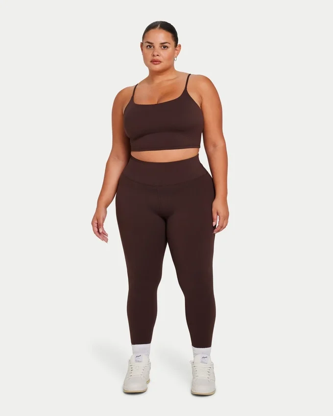 Crop top incontournable pour femme – marron ardoise Crop top incontournable pour femme – marron ardoise