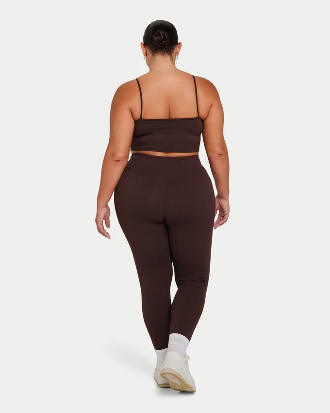 Crop top incontournable pour femme – marron ardoise Crop top incontournable pour femme – marron ardoise