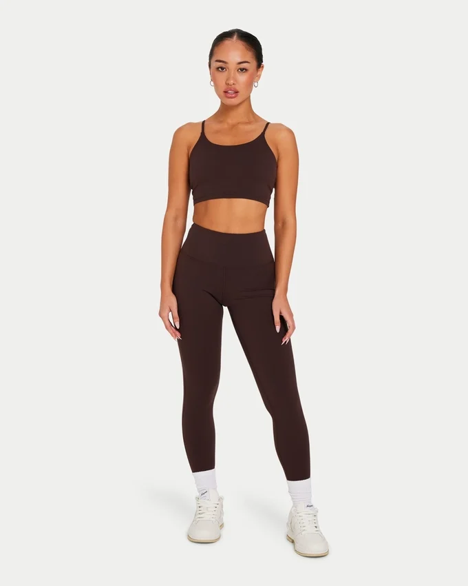 Crop top incontournable pour femme – marron ardoise Crop top incontournable pour femme – marron ardoise