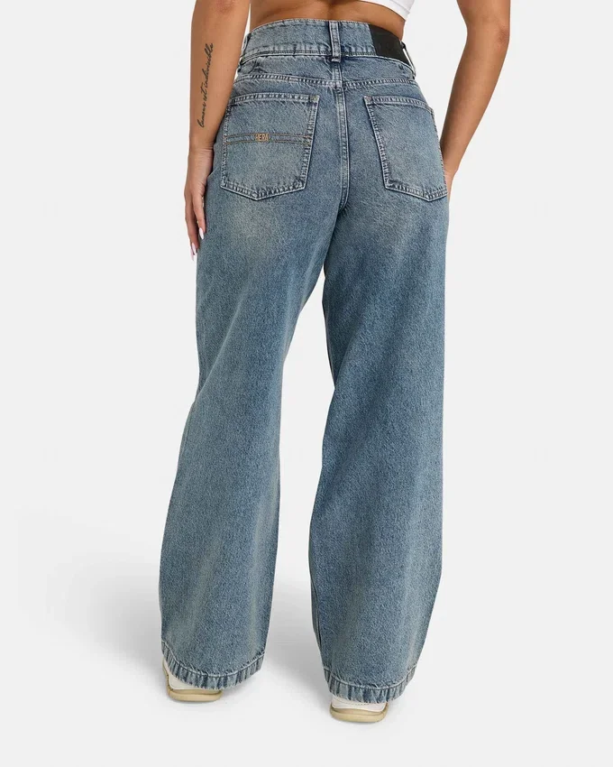Jean en denim à jambes larges pour femme – délavage moyen Jean en denim à jambes larges pour femme – délavage moyen