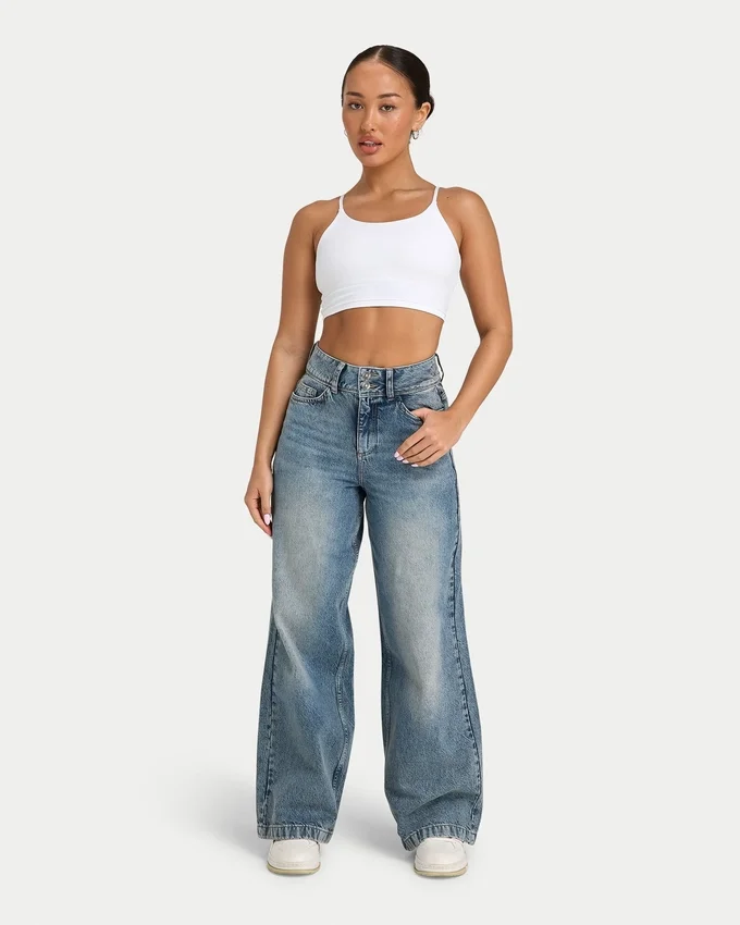 Jean en denim à jambes larges pour femme – délavage moyen Jean en denim à jambes larges pour femme – délavage moyen