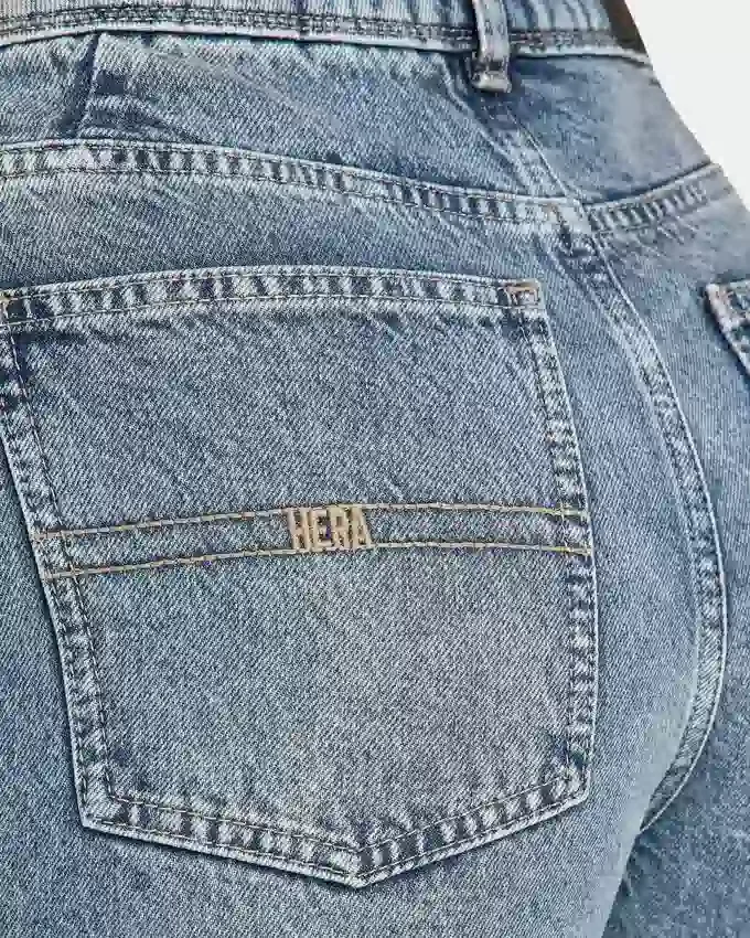 Jean en denim à jambes larges pour femme – délavage moyen Jean en denim à jambes larges pour femme – délavage moyen