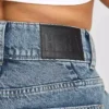 Jean en denim à jambes larges pour femme – délavage moyen Jean en denim à jambes larges pour femme – délavage moyen