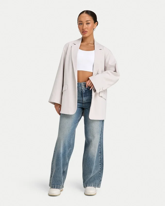 Jean en denim à jambes larges pour femme – délavage moyen Jean en denim à jambes larges pour femme – délavage moyen