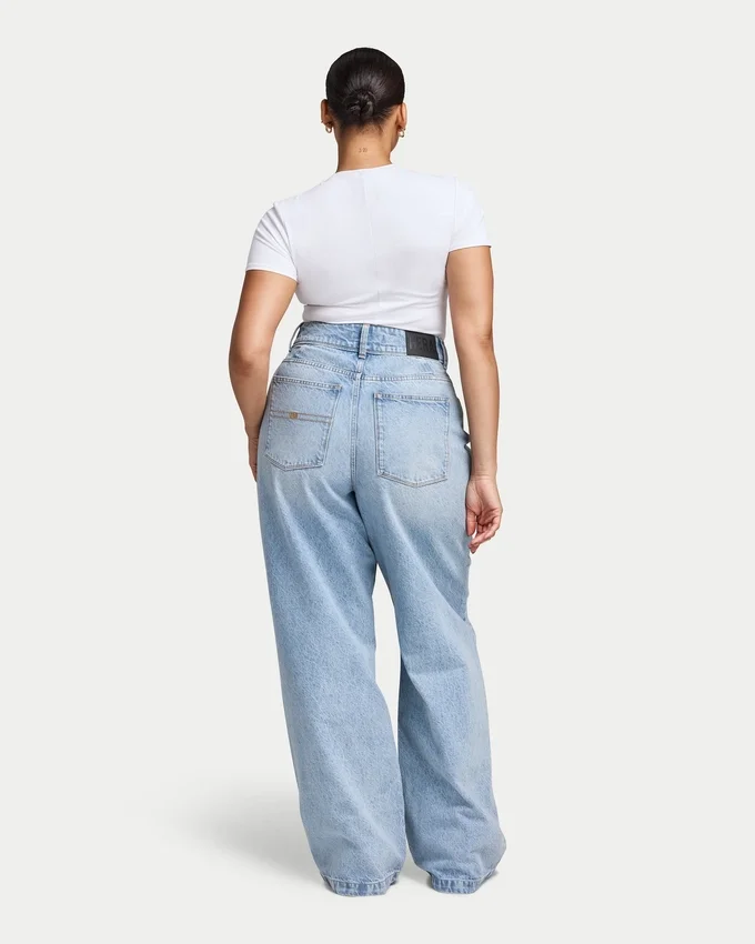 Jeans larges pour femmes – bleu clair Jeans larges pour femmes – bleu clair