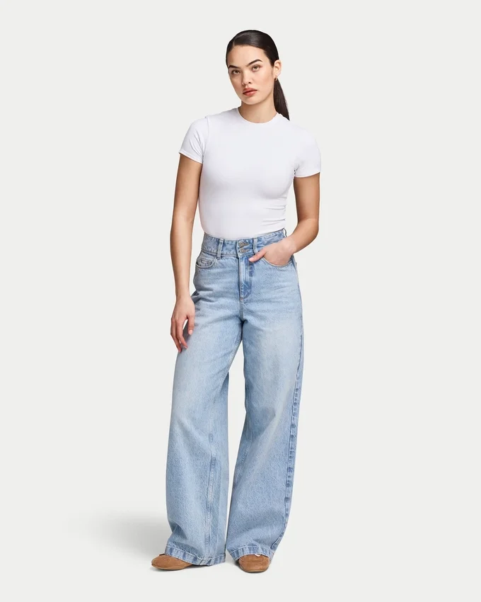 Jeans larges pour femmes – bleu clair Jeans larges pour femmes – bleu clair