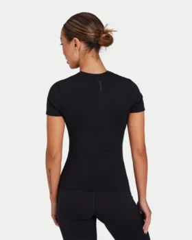 T-shirt incontournable pour femme – noir